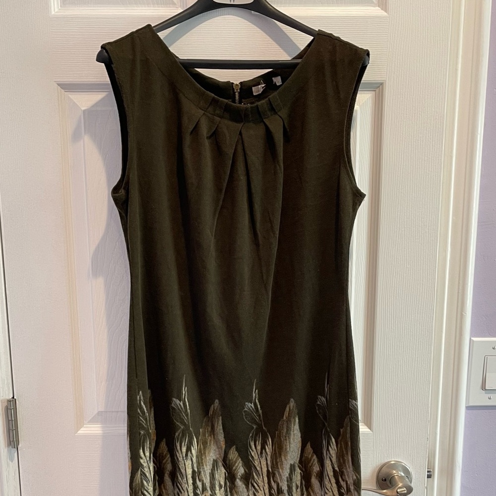 Short sleeve dark green dress